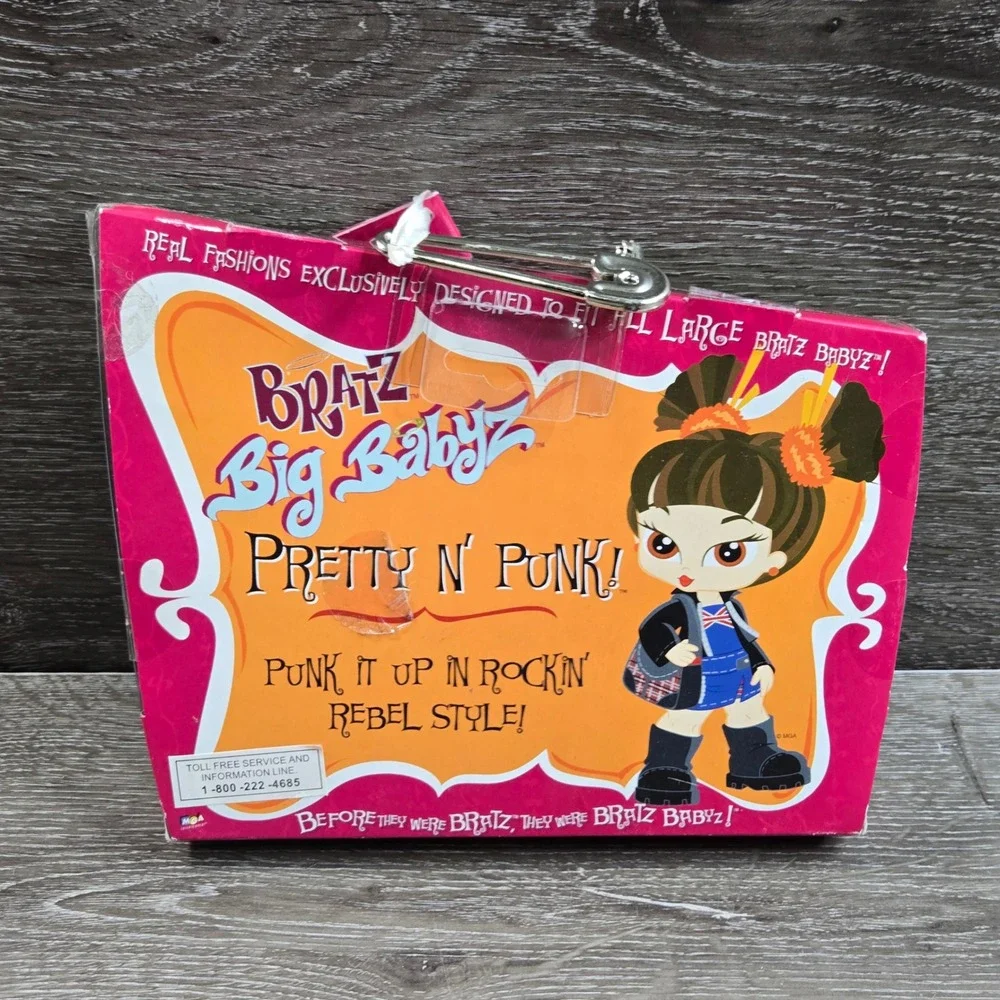 Bratz‎ Big Babyz Pretty N Punk Fashion Pack MGA 304890 Outfit Sunglasses Handbag
